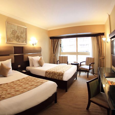 Pyramisa Suites Hotel Cairo Giza Extérieur photo A room at the hotel