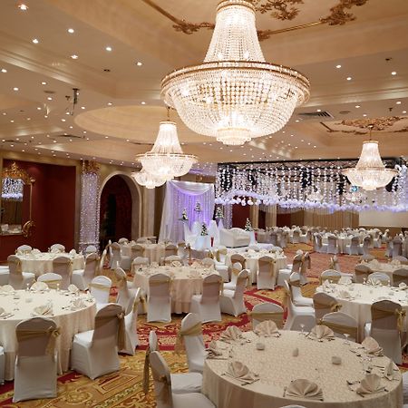 Pyramisa Suites Hotel Cairo Giza Extérieur photo The ballroom at the hotel
