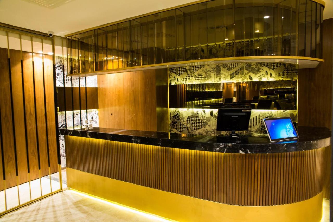 Pyramisa Suites Hotel Cairo Giza Extérieur photo Reception desk