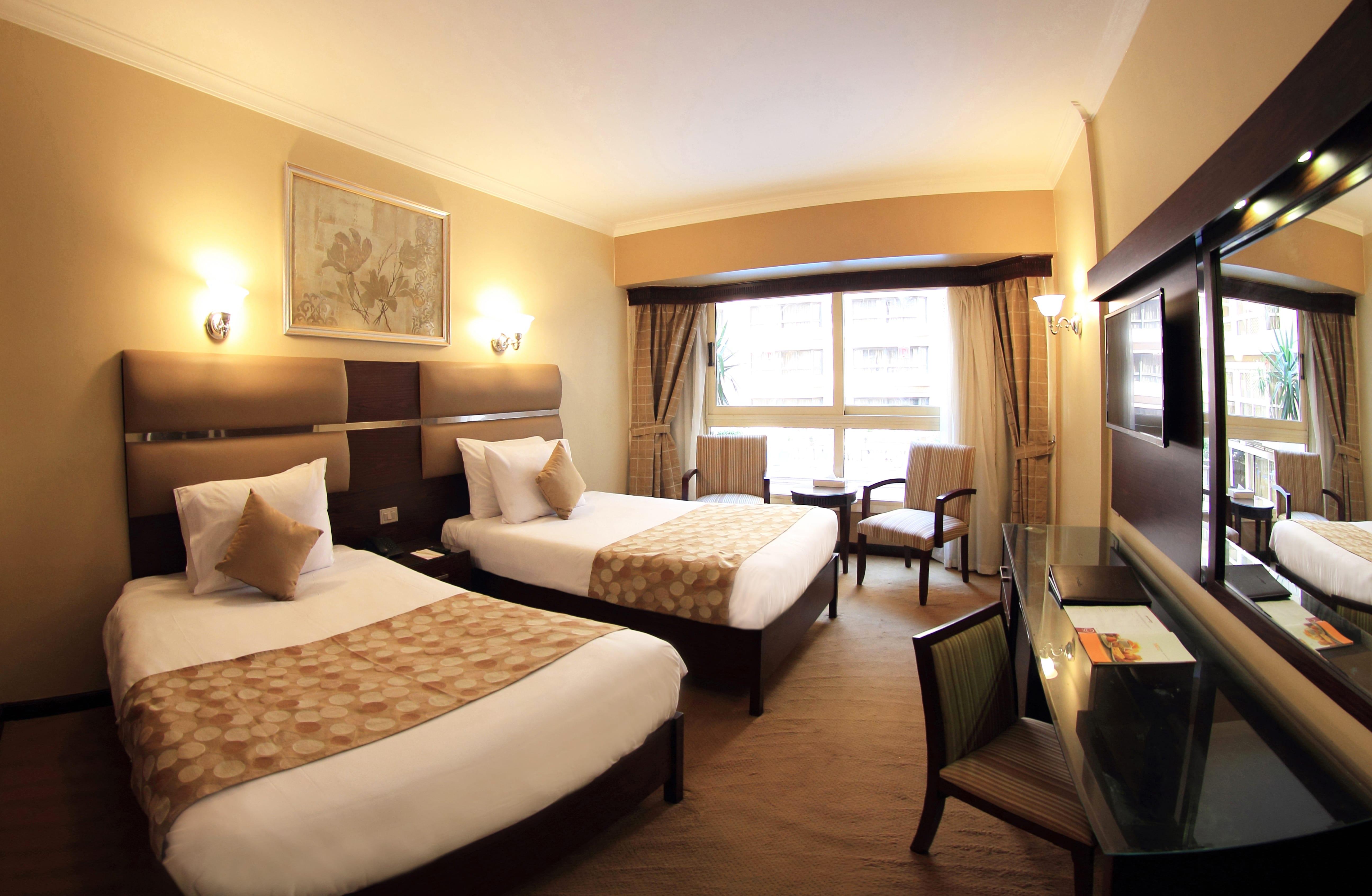 Pyramisa Suites Hotel Cairo Giza Extérieur photo A room at the hotel