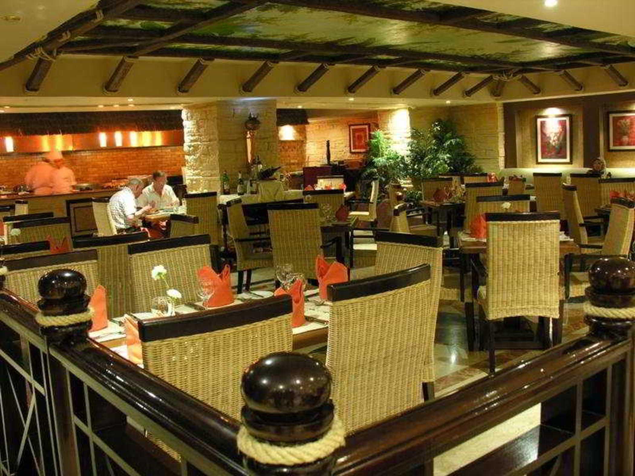 Pyramisa Suites Hotel Cairo Giza Extérieur photo The restaurant