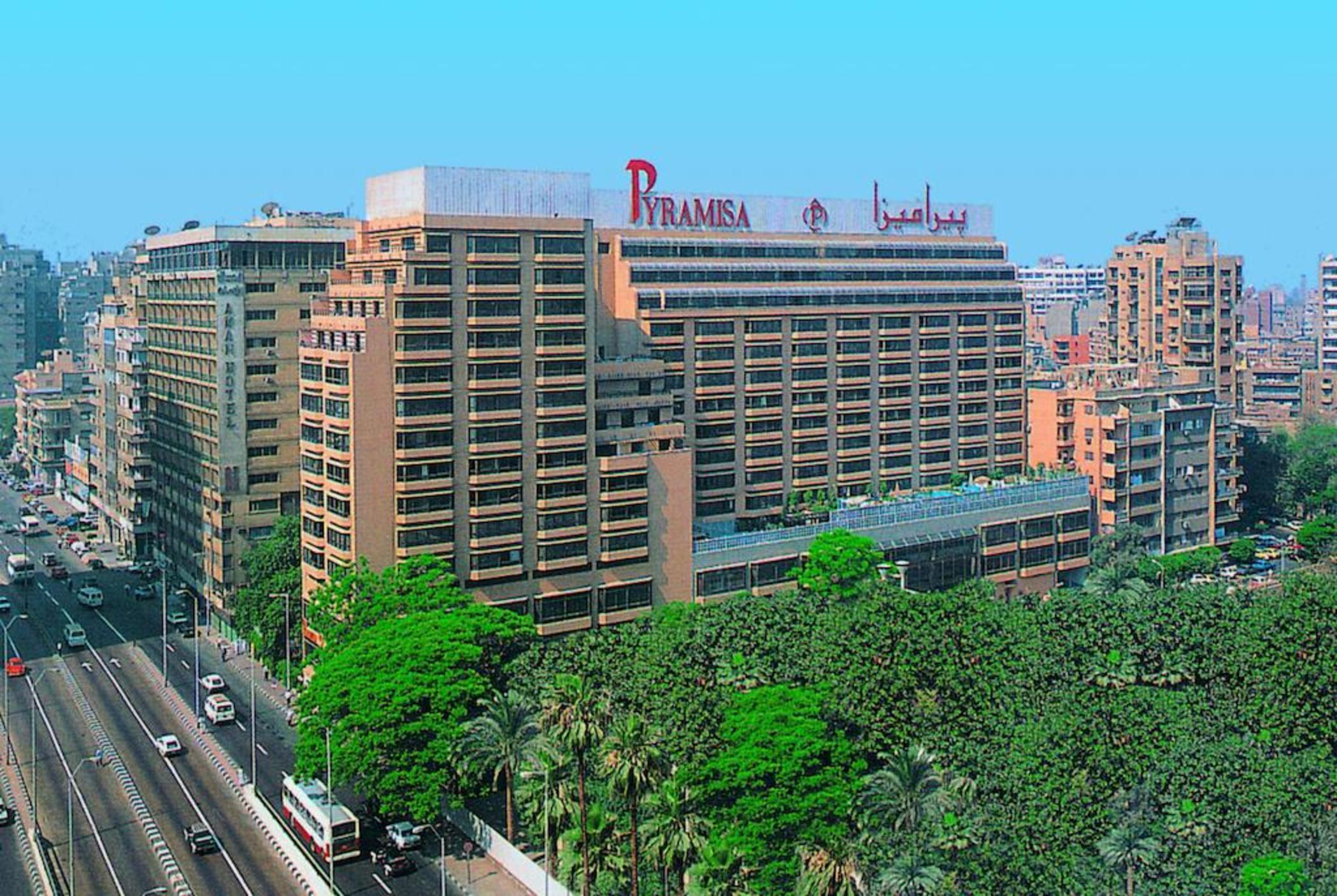 Pyramisa Suites Hotel Cairo Giza Extérieur photo The main building of the hotel