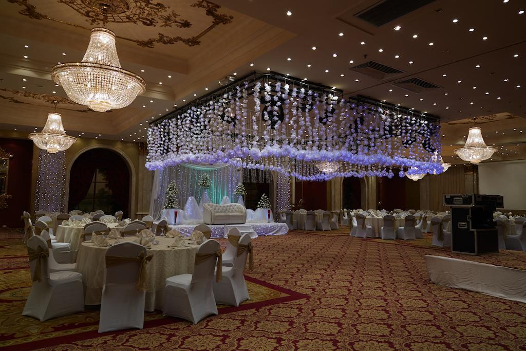 Pyramisa Suites Hotel Cairo Giza Extérieur photo The ballroom at the hotel