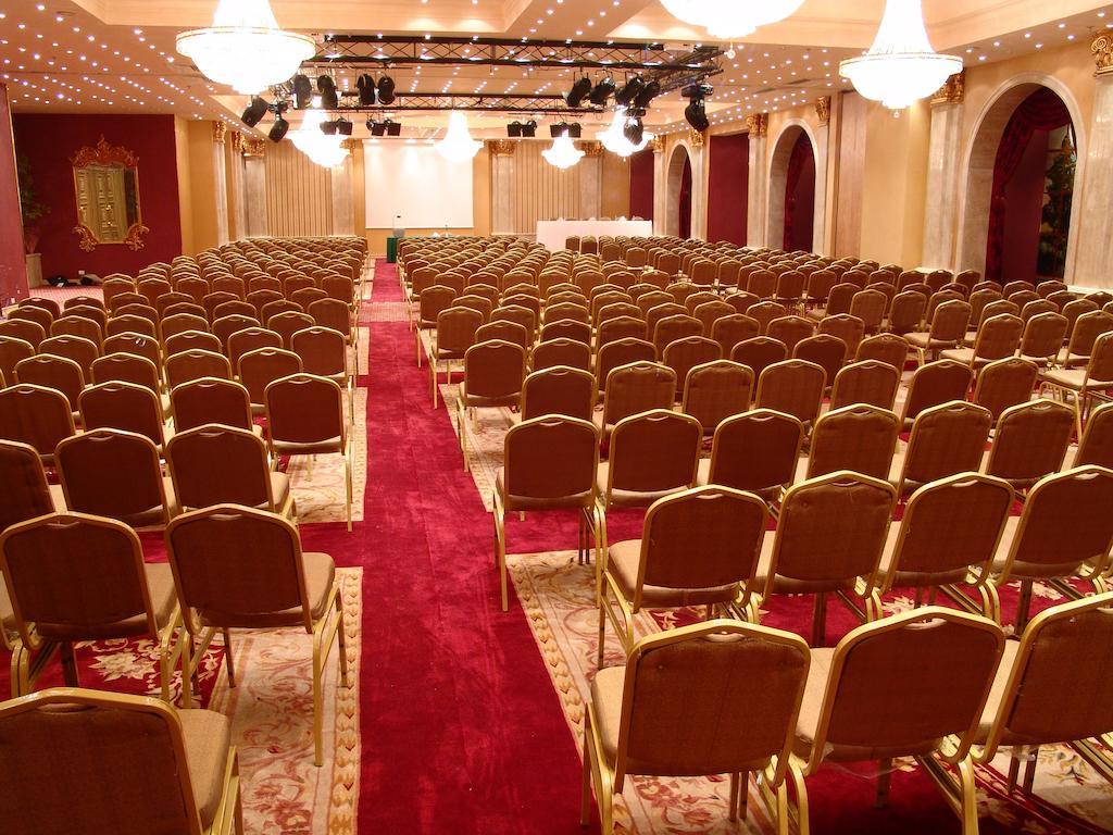 Pyramisa Suites Hotel Cairo Giza Facilités photo The ballroom